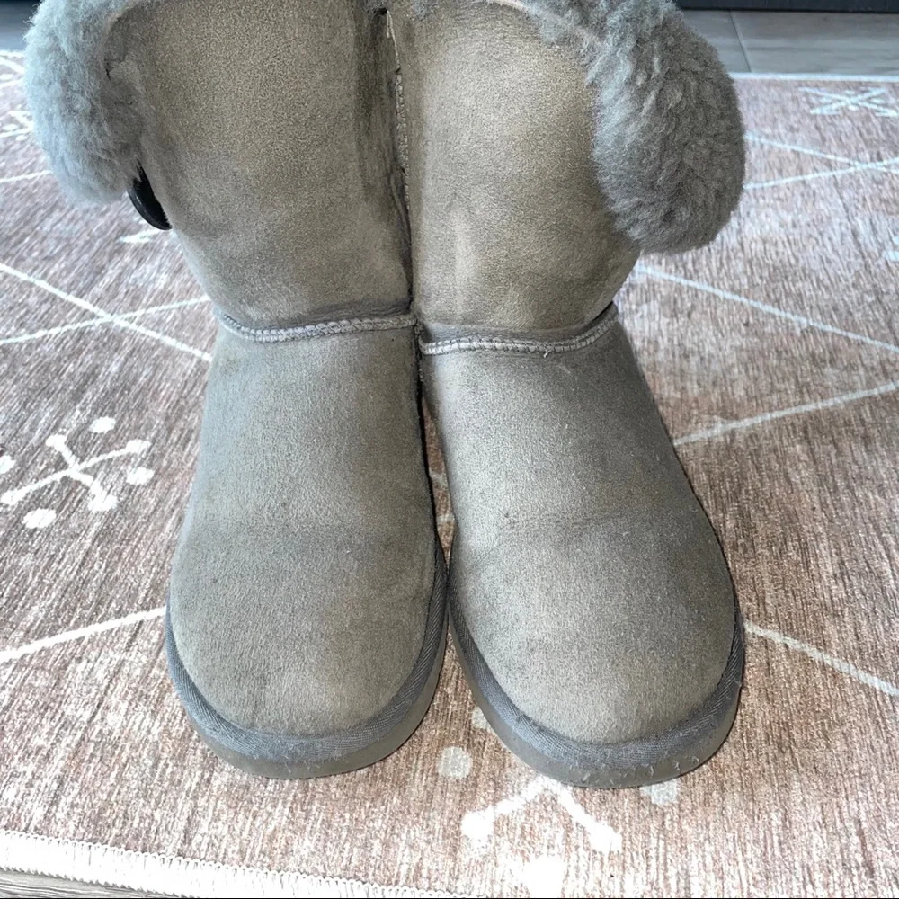 UGG Women's With Buttons - Picture 4 of 5